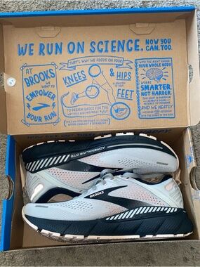 Brooks Adrenaline GTS 22 Running Shoes - Grey, Black & Light Pink